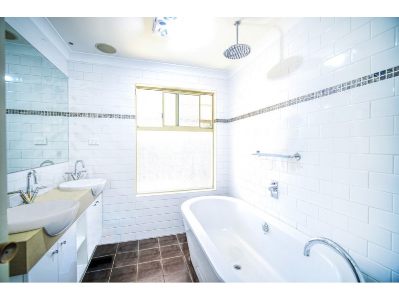 2A Sulphur Road, Parmelia WA 6167