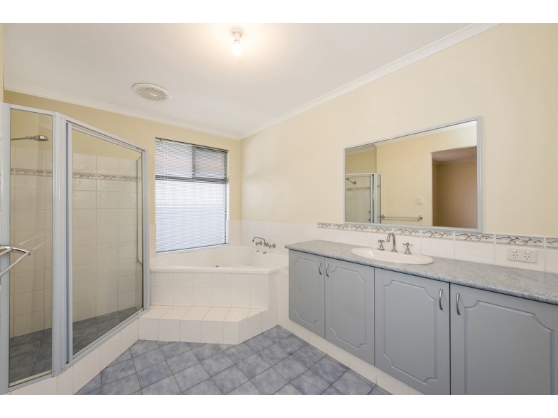 40 Teraglin Way, Warnbro WA 6169
