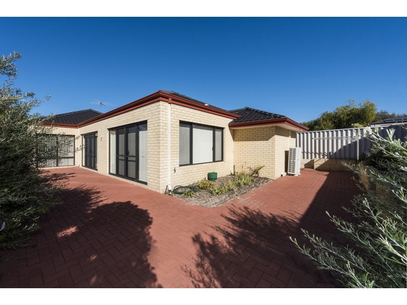 40 Teraglin Way, Warnbro WA 6169