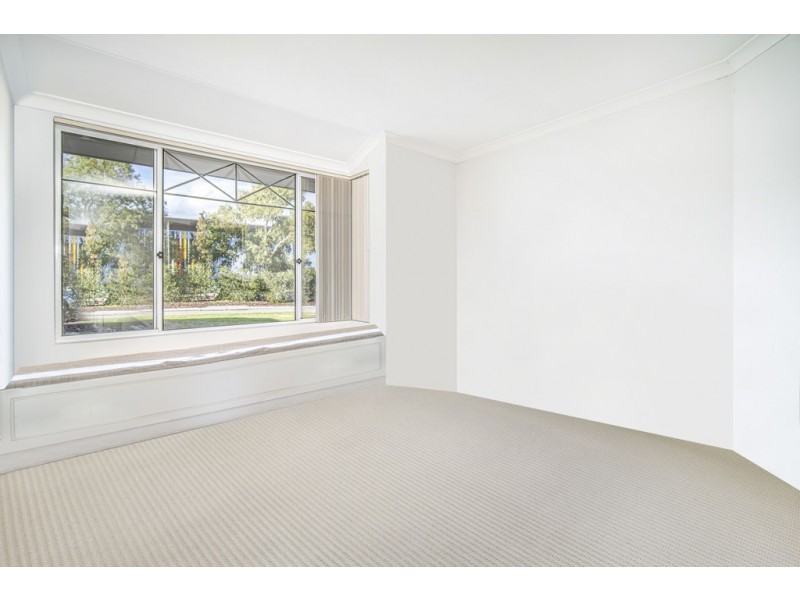 13 Shoalhaven Rise, Success WA 6164