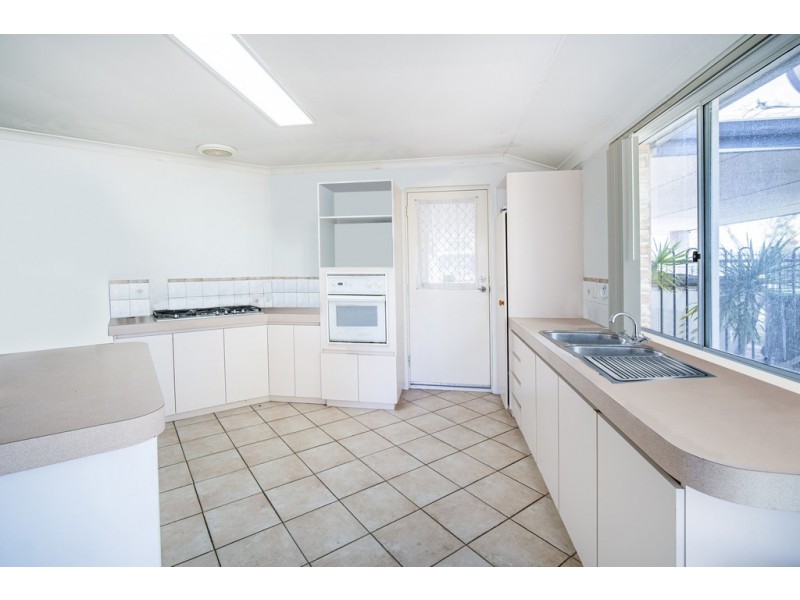 13 Shoalhaven Rise, Success WA 6164