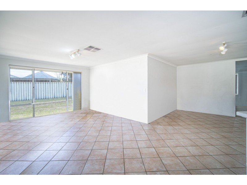 13 Shoalhaven Rise, Success WA 6164