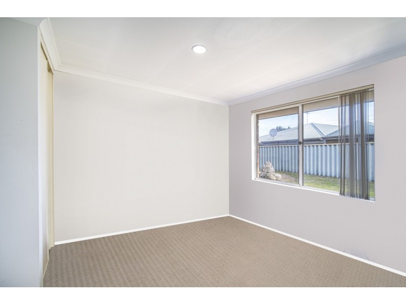 13 Shoalhaven Rise, Success WA 6164