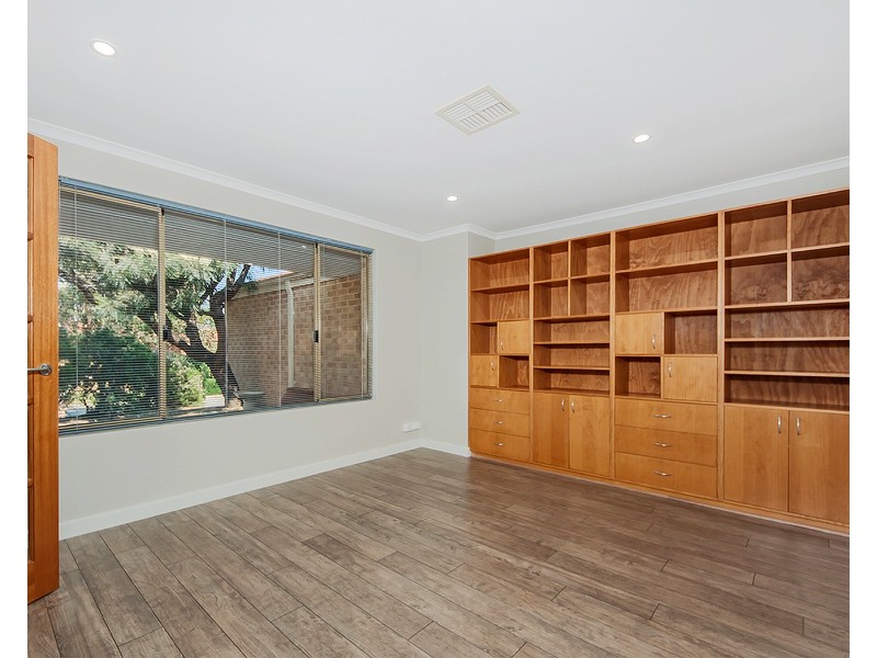 4 Bittern Close, Maida Vale WA 6057