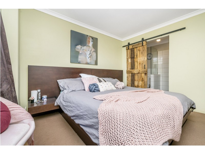 31 Skua Grove, Seville Grove WA 6112