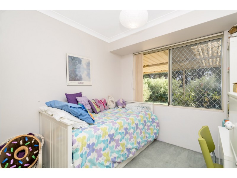 31 Skua Grove, Seville Grove WA 6112