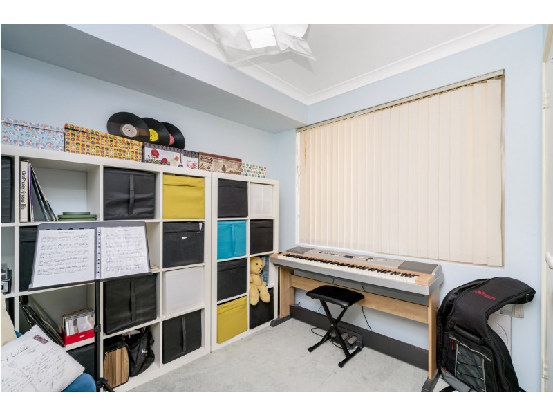 31 Skua Grove, Seville Grove WA 6112