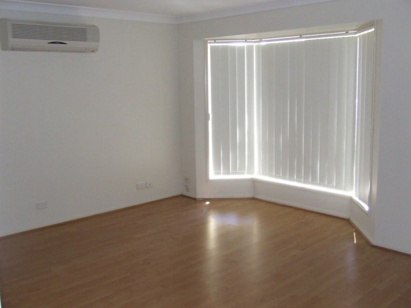 3 SANDHEATH COURT, Regents Park QLD 4118