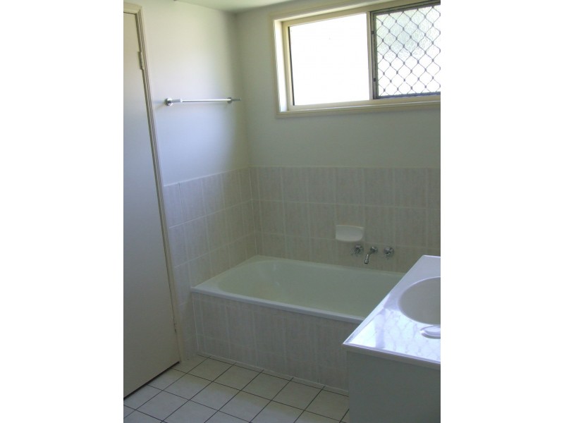 3 SANDHEATH COURT, Regents Park QLD 4118