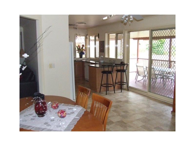 43 Bottlebrush Drive, Regents Park QLD 4118