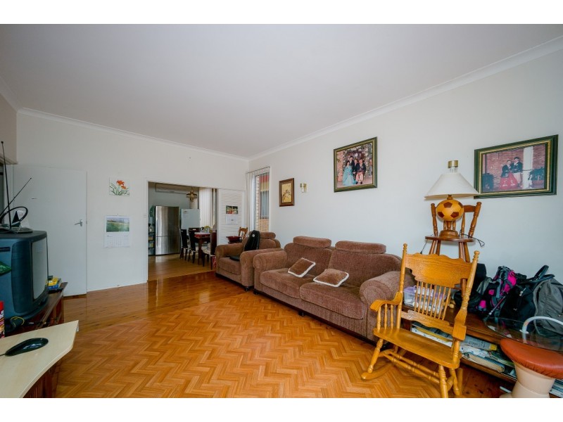 42 Lushington Street, East Gosford NSW 2250