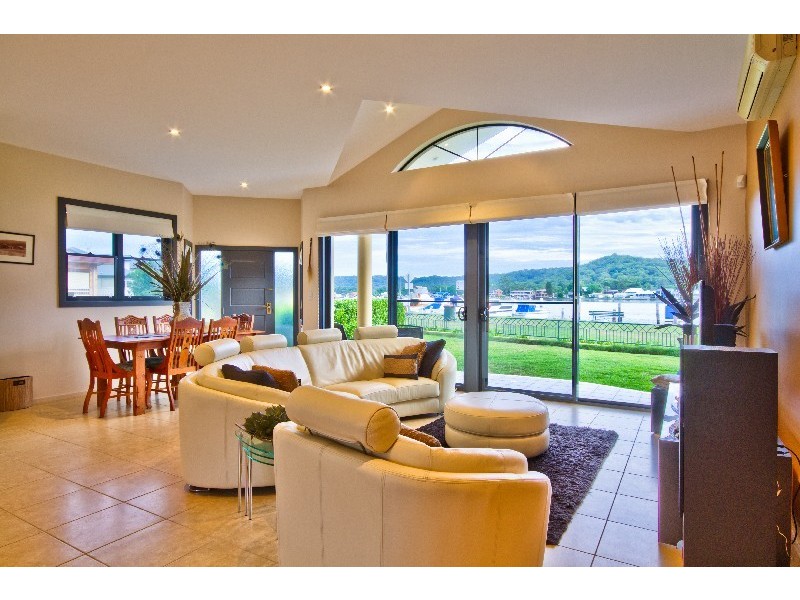 2 Davis Avenue, Davistown NSW 2251