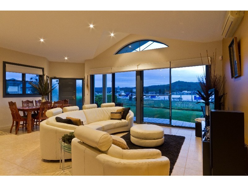 2 Davis Avenue, Davistown NSW 2251