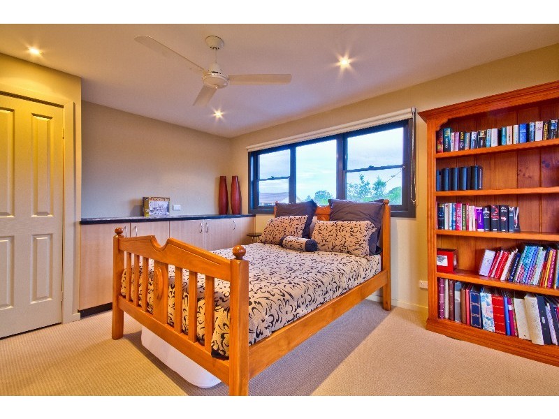 2 Davis Avenue, Davistown NSW 2251