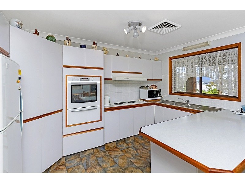 2 Lexington Parade, Green Point NSW 2251