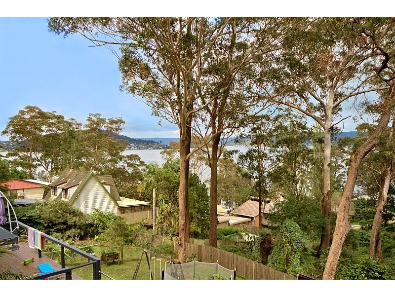2 Lexington Parade, Green Point NSW 2251