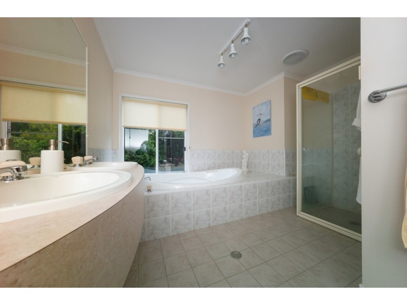 421 and 421A Avoca Drive, Green Point NSW 2251