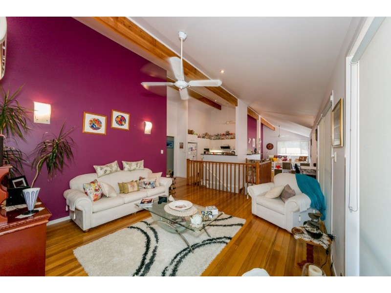 19 McKellar Close, Point Clare NSW 2250