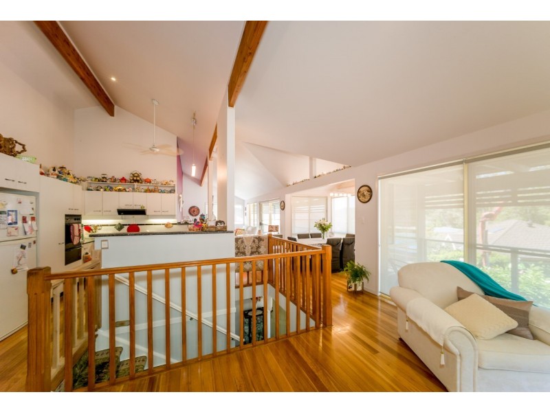 19 McKellar Close, Point Clare NSW 2250