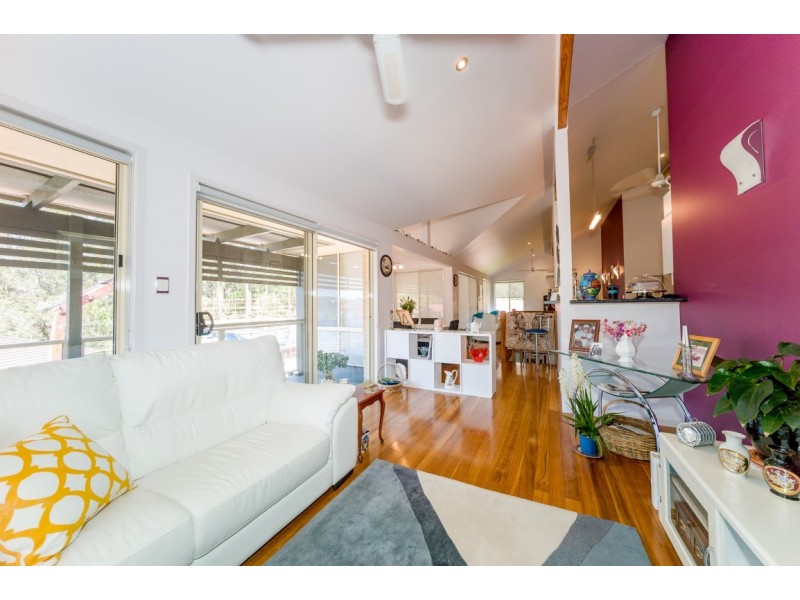 19 McKellar Close, Point Clare NSW 2250