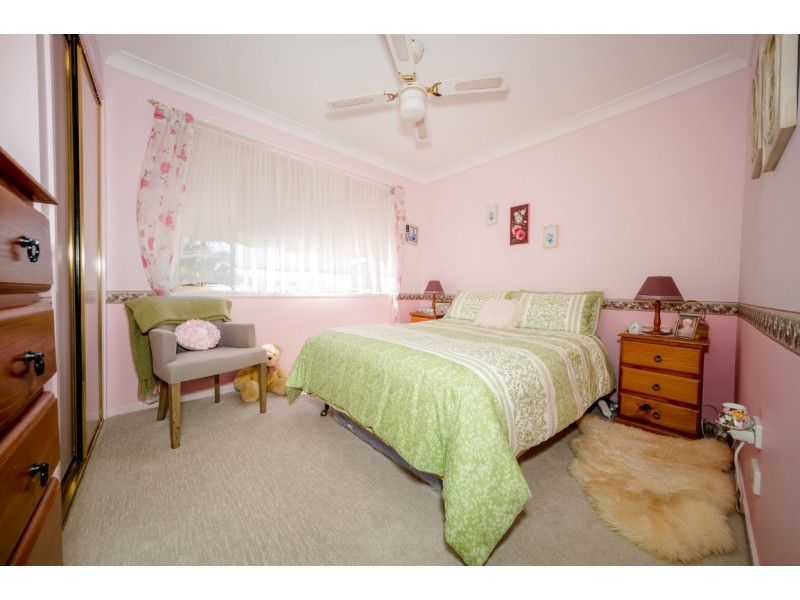 19 McKellar Close, Point Clare NSW 2250