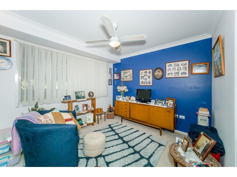 19 McKellar Close, Point Clare NSW 2250