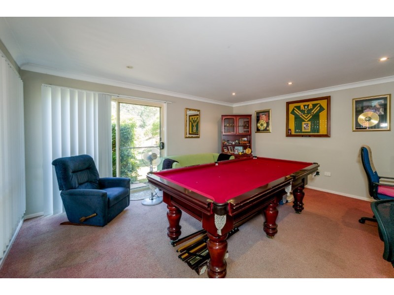 19 McKellar Close, Point Clare NSW 2250