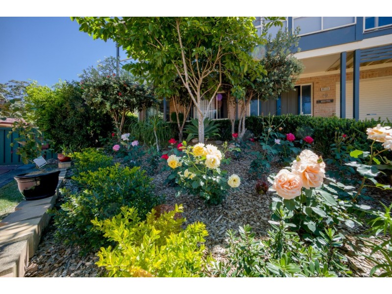 19 McKellar Close, Point Clare NSW 2250