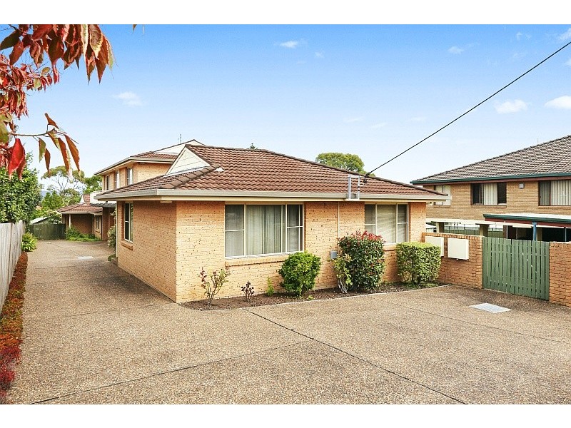 2/8 Melbourne Street, East Gosford NSW 2250