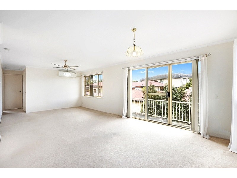 2/8 Melbourne Street, East Gosford NSW 2250