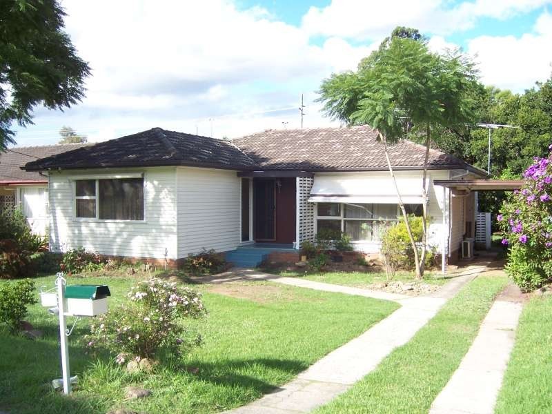 8 Calaby Street, Toongabbie NSW 2146