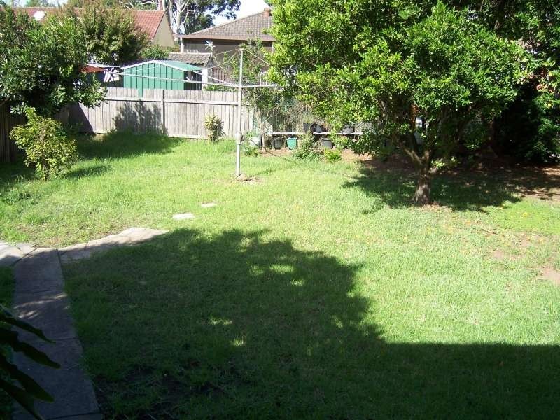 8 Calaby Street, Toongabbie NSW 2146