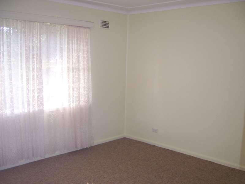 8 Calaby Street, Toongabbie NSW 2146