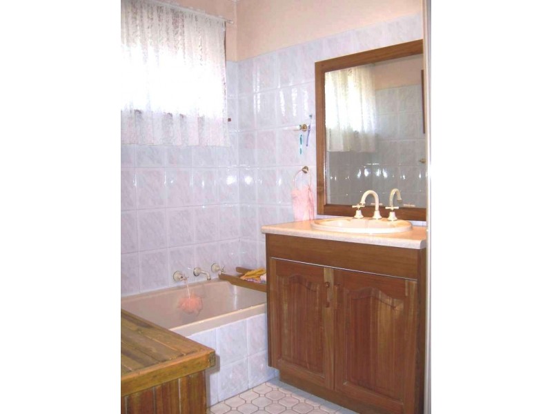 6 Thorne Avenue, Pendle Hill NSW 2145