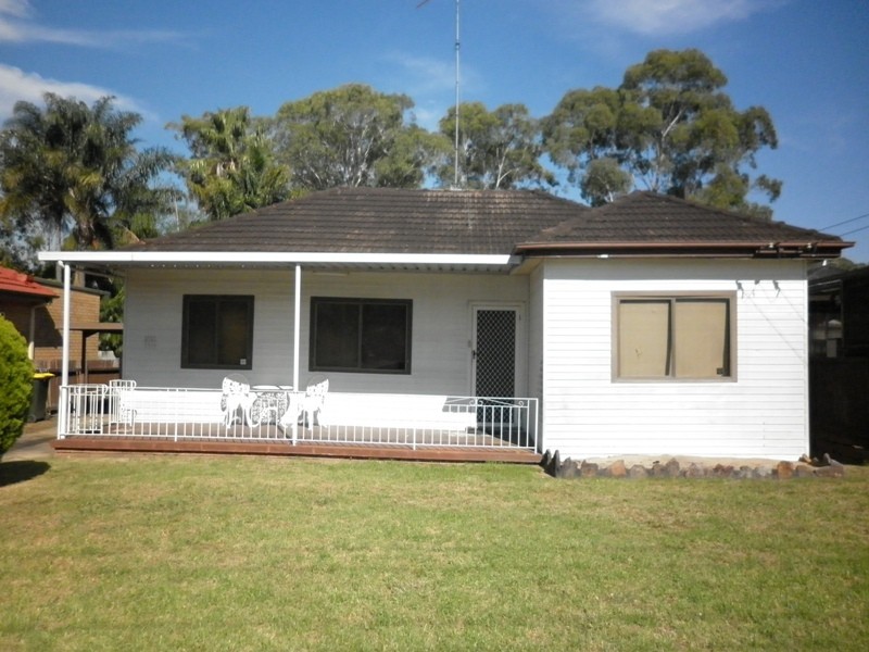 33 Warman Street, Pendle Hill NSW 2145