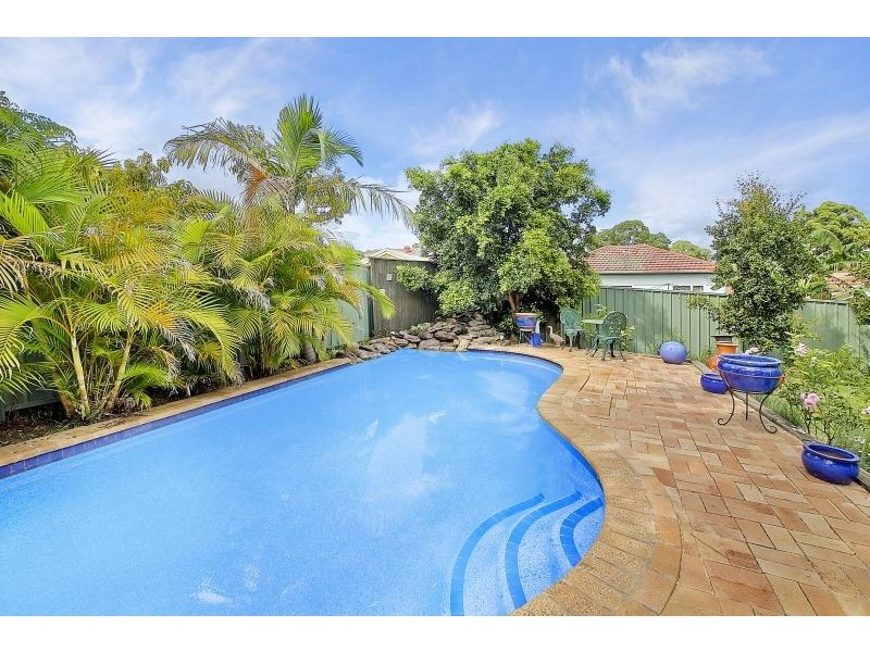10 Cornock Avenue, Toongabbie NSW 2146
