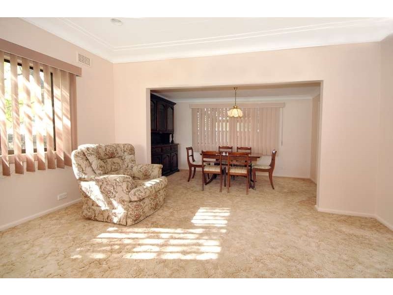 2 Bombala Street, Pendle Hill NSW 2145