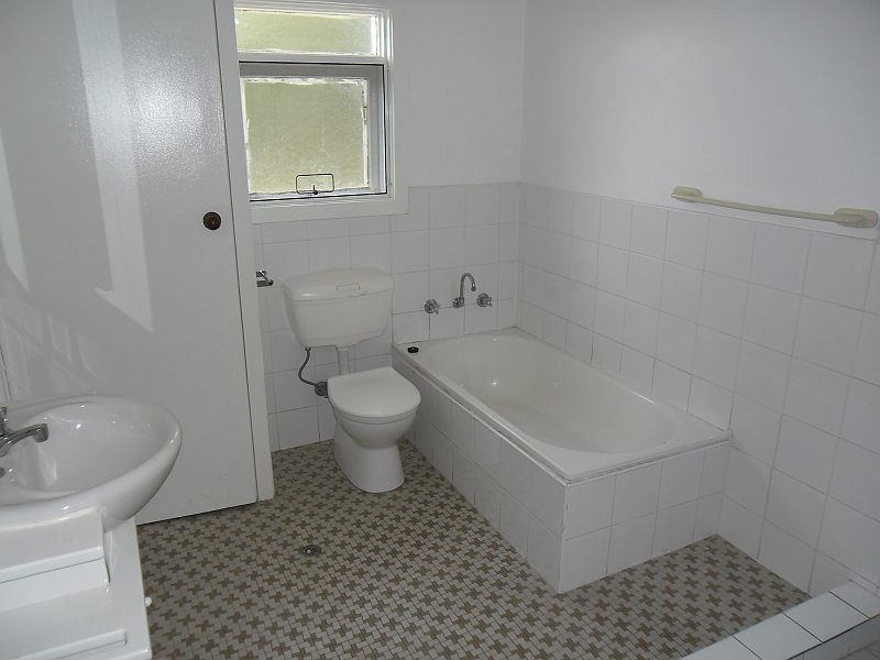 8 Emma Crescent, Constitution Hill NSW 2145