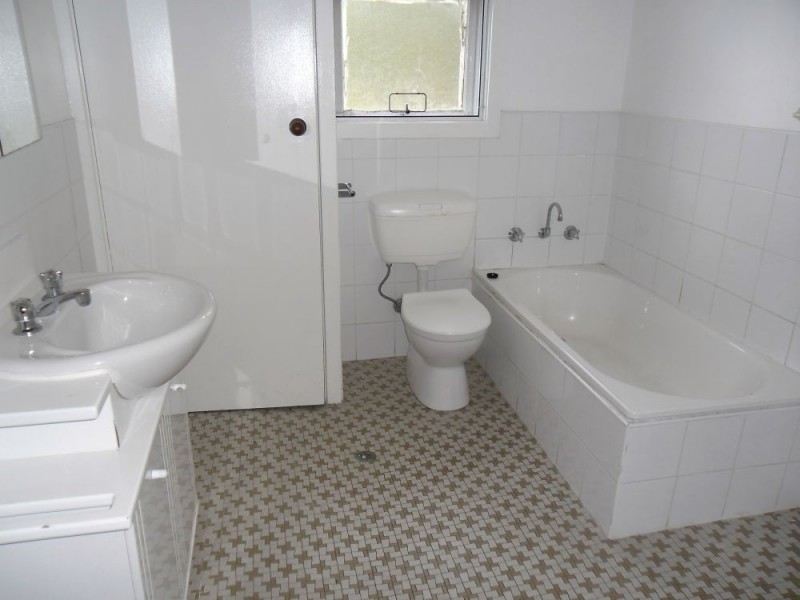 8 Emma Crescent, Constitution Hill NSW 2145