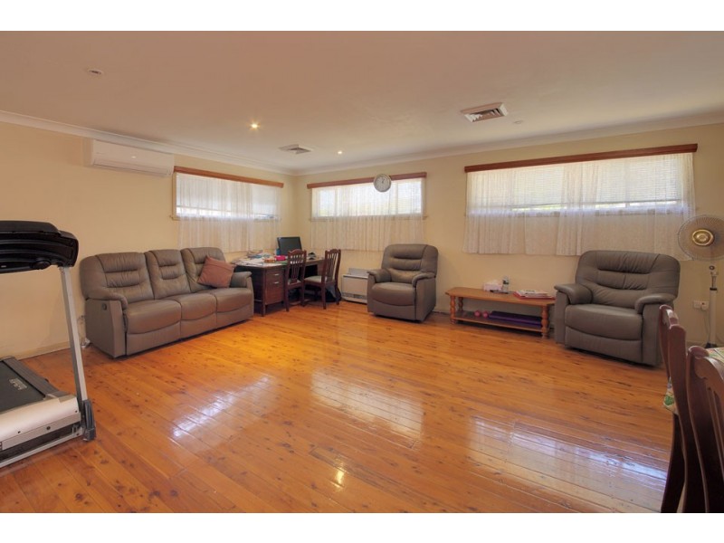 27 Boyne Avenue, Pendle Hill NSW 2145