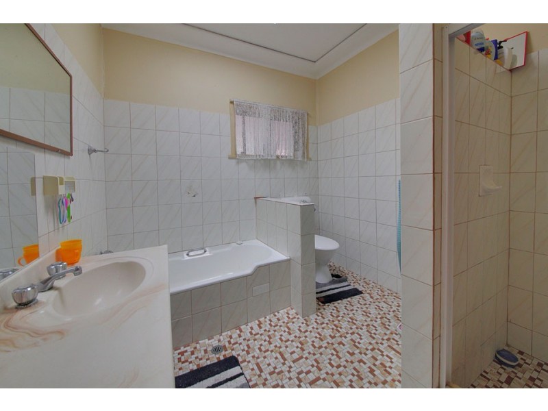 27 Boyne Avenue, Pendle Hill NSW 2145