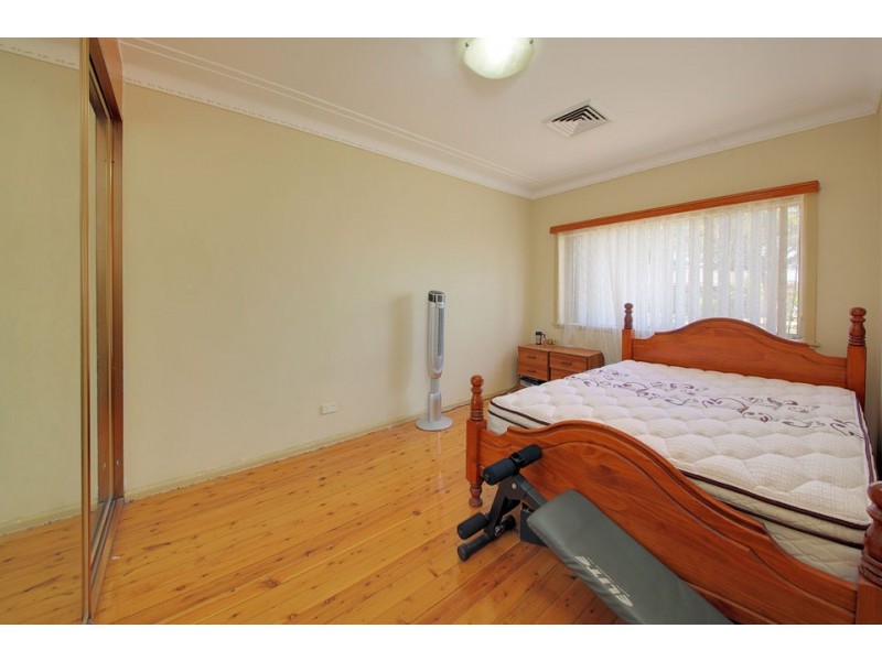 27 Boyne Avenue, Pendle Hill NSW 2145