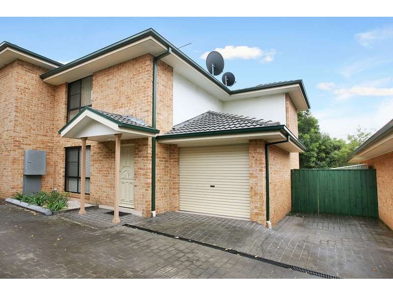 2/165 Targo Road, Girraween NSW 2145