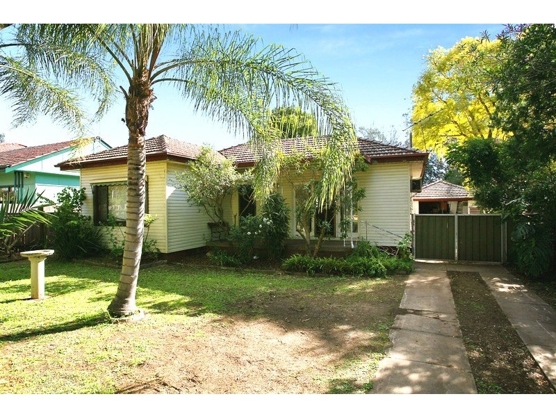 6 Macklin Street, Pendle Hill NSW 2145