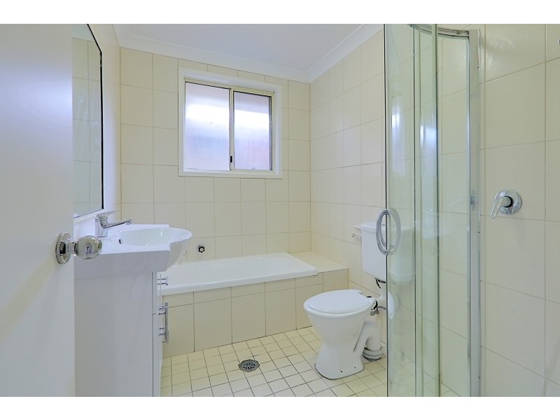 10/5A Binalong Road, Pendle Hill NSW 2145