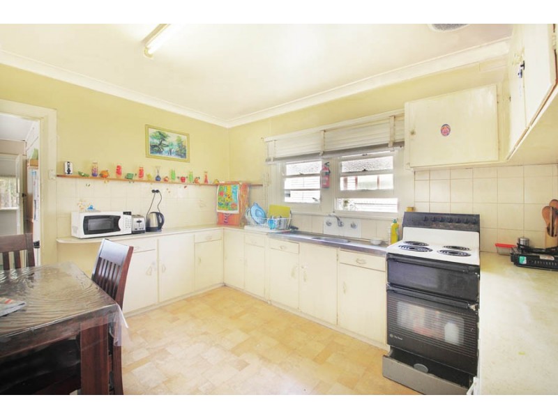 98 Cornelia Road, Toongabbie NSW 2146