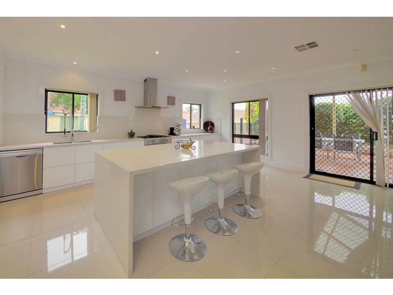 13 Yarra Place, Prestons NSW 2170