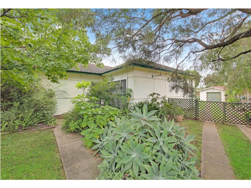 43 Bulli Road, Toongabbie NSW 2146