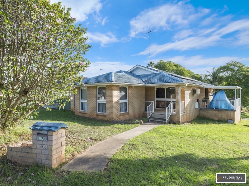 27 Townson Avenue, Leumeah NSW 2560