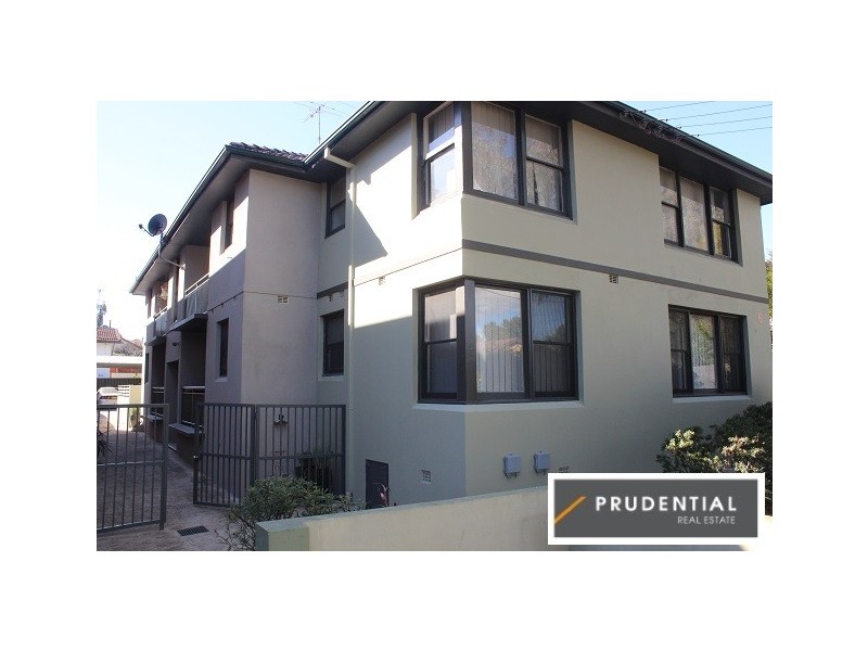2/4 Sturt Street, Campbelltown NSW 2560